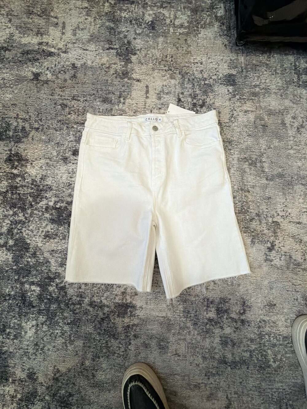 Cello Bermuda White Short with Raw Hem XL